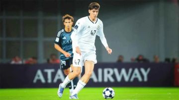 وصول طائرة التوأم السيامي الفلبيني أوليفيا وجيانا إلى الرياض