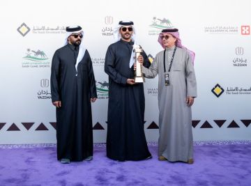 البلوي يتوج أبطال مهرجان خادم الحرمين الشريفين للهجن البلوي يتوج أبطال مهرجان خادم الحرمين الشريفين للهجن