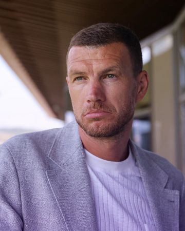 شالكه يتوصل لاتفاق مع المهاجم المخضرم إدين دزيكو