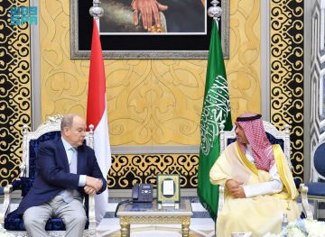 أمير إمارة موناكو يغادر جدة