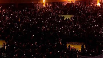 تصرف غير لائق.. نيوم يقطع احتفالات الأهلي السعودي ويغلق إنارة الملعب (فيديو)