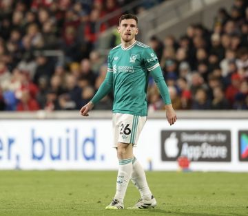 توتنهام يفاوض ليفربول لضم روبرتسون