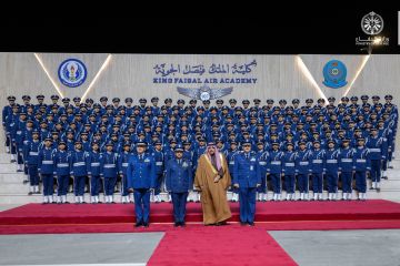 نائب وزير الدفاع يرعى حفل تخريج الدفعة 107 من طلبة كلية الملك فيصل الجوية نائب وزير الدفاع يرعى حفل تخريج الدفعة 107 من طلبة كلية الملك فيصل الجوية