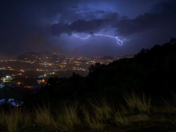 أبها تتصدر مدن المملكة بـ59 يوما سنويا من العواصف الرعدية