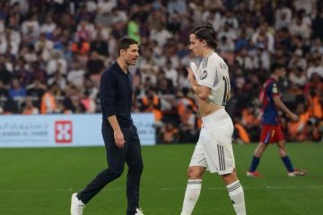 الشكوك تحيط بمستقبل تشابي ألونسو بعد خسارة السوبر الإسباني في جدة