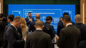 البيت السعودي في منتدى دافوس.. اهتمام عالمي برحلة ومكتسبات رؤية المملكة 2030 البيت السعودي في منتدى دافوس.. اهتمام عالمي برحلة ومكتسبات رؤية المملكة 2030