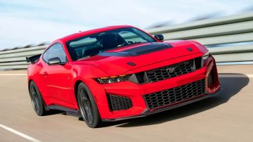 فورد تطلق الحصان الأسود الخارق.. Mustang Dark Horse SC بقلب V8 فورد تطلق الحصان الأسود الخارق.. Mustang Dark Horse SC بقلب V8