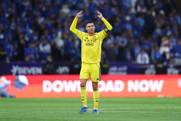 ضربه ثم وجه إشارة له.. تصرف صادم من رونالدو مع حارس الشباب 