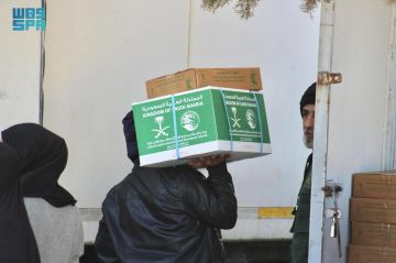 المملكة توزع (849) سلة غذائية و (849) كرتون تمر في طرابلس بلبنان