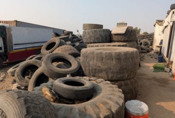 أمانة جدة تضبط 3 مستودعات عشوائية لتخزين الإطارات التالفة