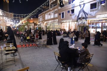 سكان المملكة ينفقون 14 مليار ريال خلال أسبوع سكان المملكة ينفقون 14 مليار ريال خلال أسبوع