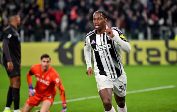 يوفنتوس يفوز على نابولي بثلاثية في الدوري الإيطالي