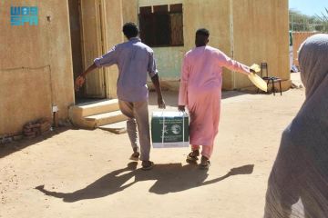 المملكة توزع (1.400) سلة غذائية في محلية بربر بالسودان