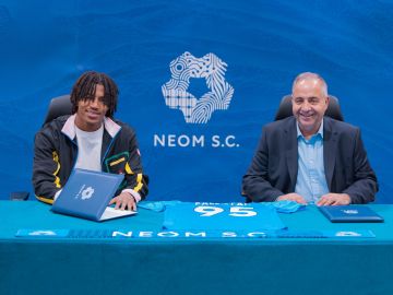  أيمن فلاته لاعبا لنادي نيوم قادما من الأهلي