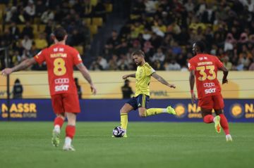 البنك المركزي اليمني يسحب ترخيص صرافة في عدن ويوقف 6 منشآت بتهم غسل الأموال وتمويل الإرهاب