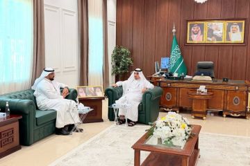 محافظ خليص يطلع على مشاريع ومبادرات مركز تنمية الغطاء النباتي