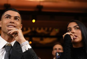 برفقة جورجينا.. ابنة رونالدو تفاجئ والدها بموهبة رائعة (فيديو) برفقة جورجينا.. ابنة رونالدو تفاجئ والدها بموهبة رائعة (فيديو)