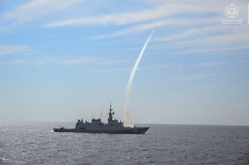القوات البحرية ونظيرتها العمانية تنفذان رماية بالصواريخ