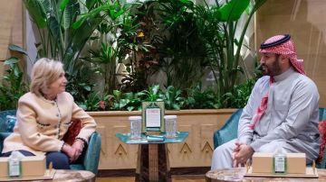 السعودية.. محمد بن سلمان يستقبل هيلاري كلينتون بقصر اليمامة