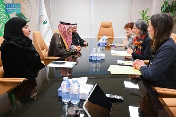 مساعد المشرف العام على مركز الملك سلمان للإغاثة يلتقي السفيرة الفرنسية لدى اليمن مساعد المشرف العام على مركز الملك سلمان للإغاثة يلتقي السفيرة الفرنسية لدى اليمن