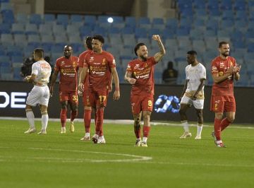 برباعية نظيفة.. القادسية يضرب الرياض ويزيد آلامه