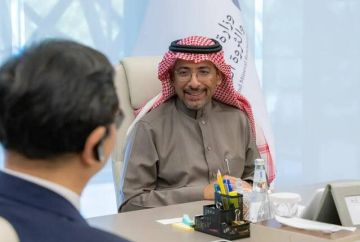 الخريف يبحث مع بي واي دي الصينية فرص تصنيع السيارات ونقل التقنية للسعودية