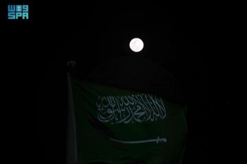 أول قمر عملاق في 2026 يزين سماء المملكة