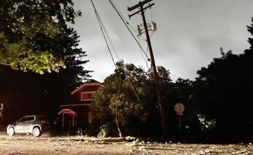 أمريكا: انقطاع الكهرباء عن أكثر من 700 ألف منزل أمريكا: انقطاع الكهرباء عن أكثر من 700 ألف منزل