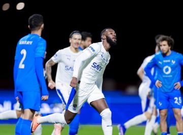 الهلال يقلب الطاولة على نيوم