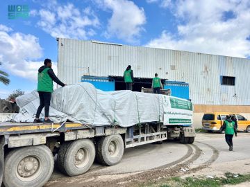 وصول قافلة مساعدات غذائية جديدة إلى وسط قطاع غزة