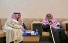 أمير القصيم يزور سماحة مفتي عام المملكة في منزله بالشماسية