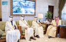 أمير الرياض يستقبل مجلس أمناء منتدى الرياض الاقتصادي