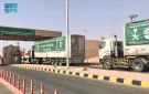 السعودية تواصل دعم اليمن.. 70 شاحنة إغاثية تعبر منفذ الوديعة بـ1400 طن مساعدات