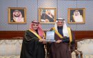محافظ الأحساء يستقبل رئيس هيئة الصحفيين السعوديين الاحمري