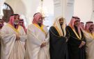وزير الداخلية يؤدي صلاة الميت على معالي الفريق أول سعيد بن عبدالله القحطاني - sa