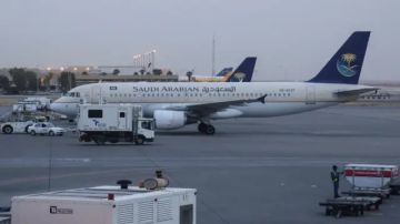 السعودية تعلن اعتراض وتدمير 10 صواريخ من جماعة أنصار الله، بالتزامن مع استئناف الرحلات بمطار الرياض