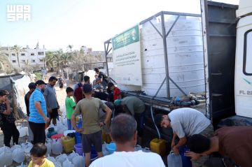 المملكة تضخ (500,000) لتر من مياه الشرب الآمنة في قطاع غزة المملكة تضخ (500,000) لتر من مياه الشرب الآمنة في قطاع غزة