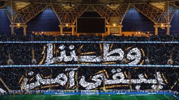 جماهير الاتحاد ترفع تيفو وطننا يبقى آمن أمام شباب الأهلي جماهير الاتحاد ترفع تيفو وطننا يبقى آمن أمام شباب الأهلي