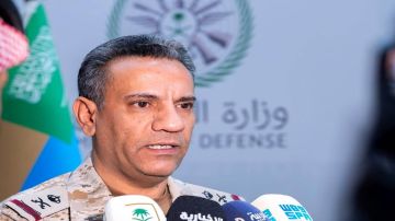 التحالف: سيتم الرد بحزم على الإعتداء الإرهابي بمطار الملك خالد التحالف: سيتم الرد بحزم على الإعتداء الإرهابي بمطار الملك خالد