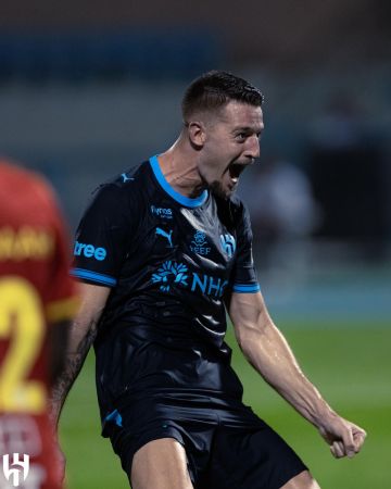 الهلال يسطع بدرا في الخبر وينتزع الصدارة الهلال يسطع بدرا في الخبر وينتزع الصدارة