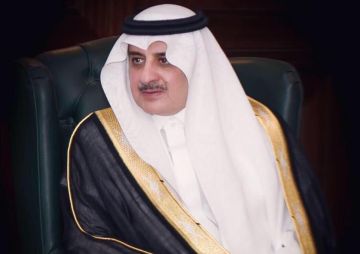 أمير تبوك يواسي مدير التحريات الإدارية بالمنطقة في وفاة والده
