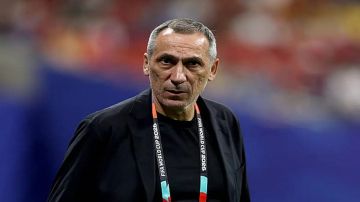 نايف الثقيل: الاتحاد السعودي أبلغ دونيس بعدم صحة الأخبار عن وجود نية لتغييره.. فيديو