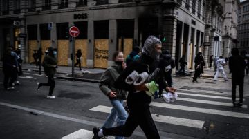 وزير العدل الفرنسي يعلن سجن 217 شخصا على خلفية أعمال العنف وزير العدل الفرنسي يعلن سجن 217 شخصا على خلفية أعمال العنف