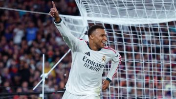 ريال مدريد يسقط برشلونة في كامب نو بثنائية مبابي
