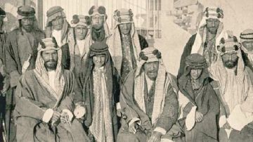صورة تاريخية للملك عبدالعزيز مع الشيخ مبارك الصباح صورة تاريخية للملك عبدالعزيز مع الشيخ مبارك الصباح