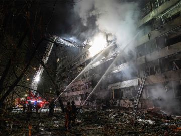 السلطات الأوكرانية: 4 قتلى و29 مصابا في هجوم روسي على كييف وخميلنيتسكي السلطات الأوكرانية: 4 قتلى و29 مصابا في هجوم روسي على كييف وخميلنيتسكي