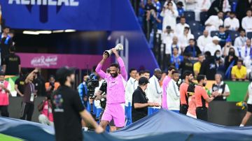 ممر شرفي من لاعبي الهلال والاتحاد ودخول العويس بلقب كأس الخليج.. فيديو وصور ممر شرفي من لاعبي الهلال والاتحاد ودخول العويس بلقب كأس الخليج.. فيديو وصور