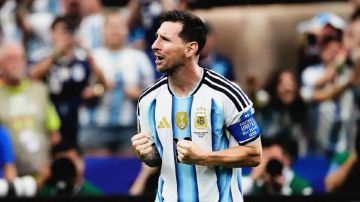 جامعة بوينس آيرس تمنح ميسي الدكتوراه الفخرية جامعة بوينس آيرس تمنح ميسي الدكتوراه الفخرية