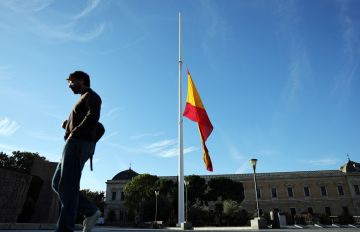 حداد في إسبانيا بعد مقتل 69 شخصا باصطدام قطارين حداد في إسبانيا بعد مقتل 69 شخصا باصطدام قطارين
