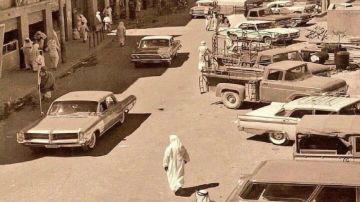دراسة تكشف كيف غيرت السيارات ملامح الرياض من منتصف القرن العشرين.. صور دراسة تكشف كيف غيرت السيارات ملامح الرياض من منتصف القرن العشرين.. صور